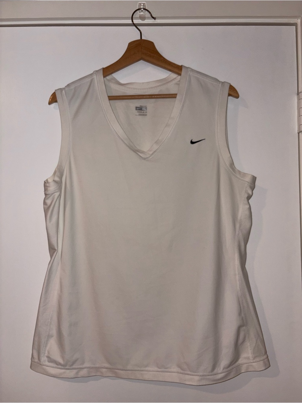 Nike Fit Dry White Sleeveless V-Neck Athletic Top